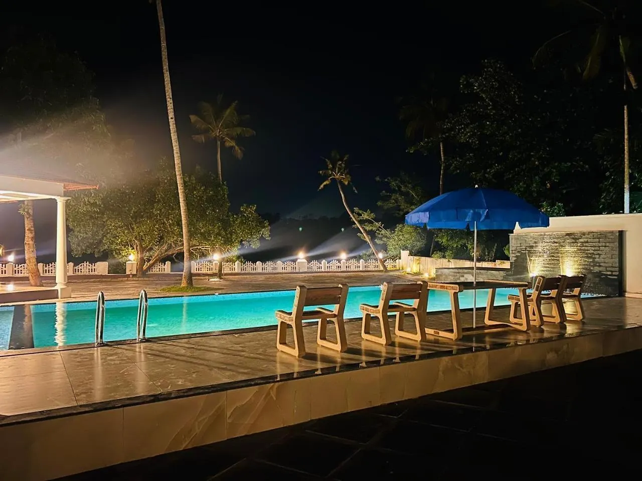 Lavilla Lake Resort And Restaurant Kollam Frühstückspension