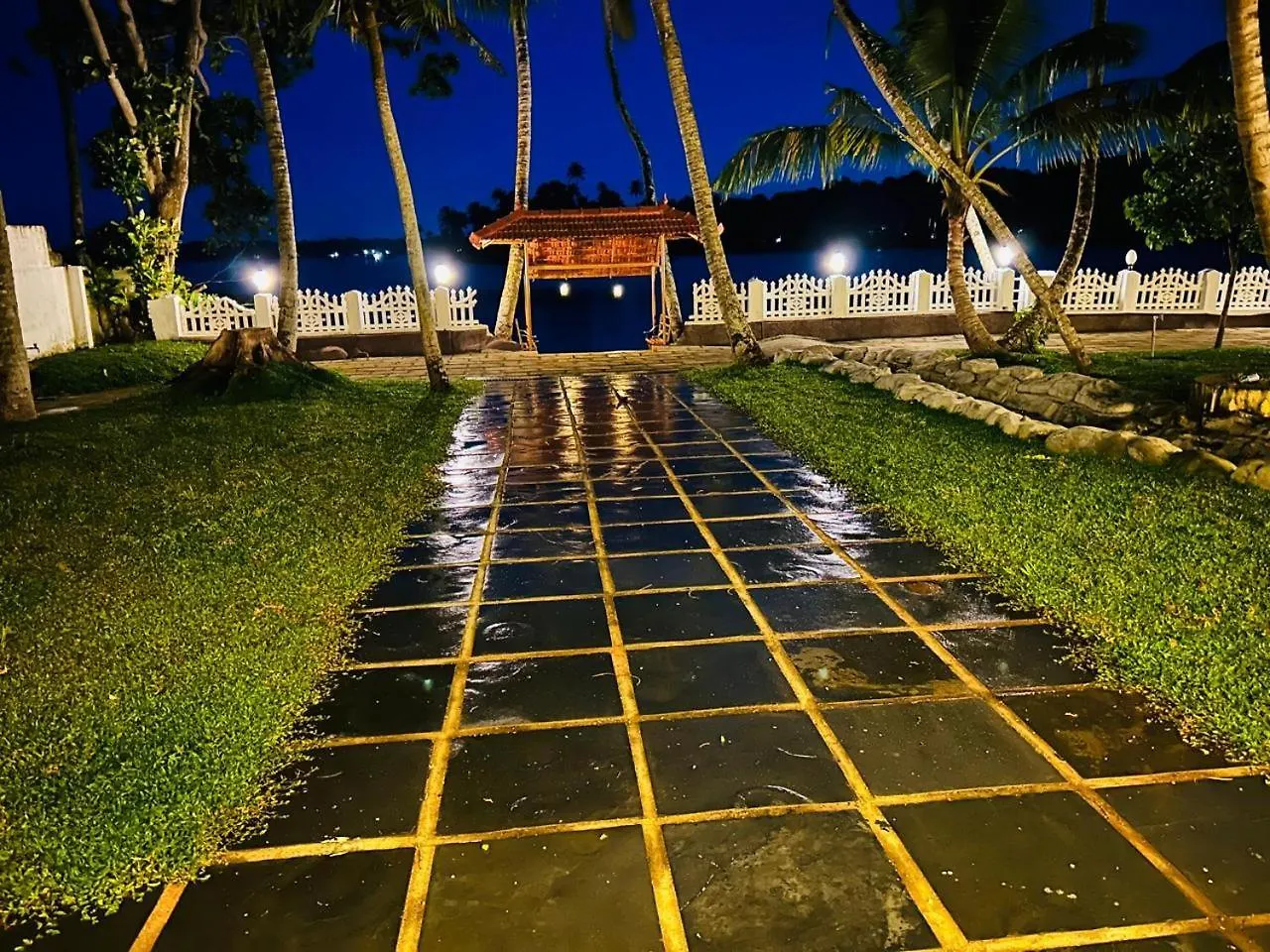 Panzió Lavilla Lake Resort And Restaurant Kollam
