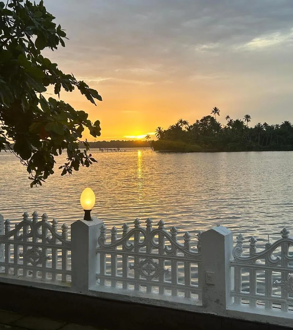 Lavilla Lake Resort And Restaurant Kollam Panzió